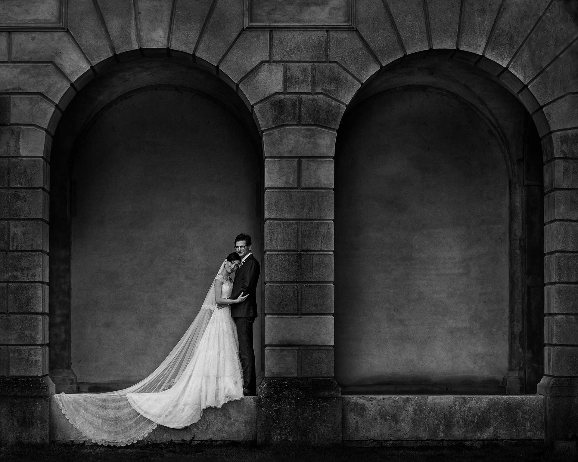 bride and groom in arches at cliveden house
