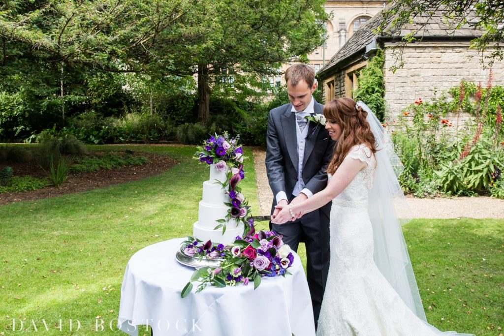 Oxford College Wedding cutting cake