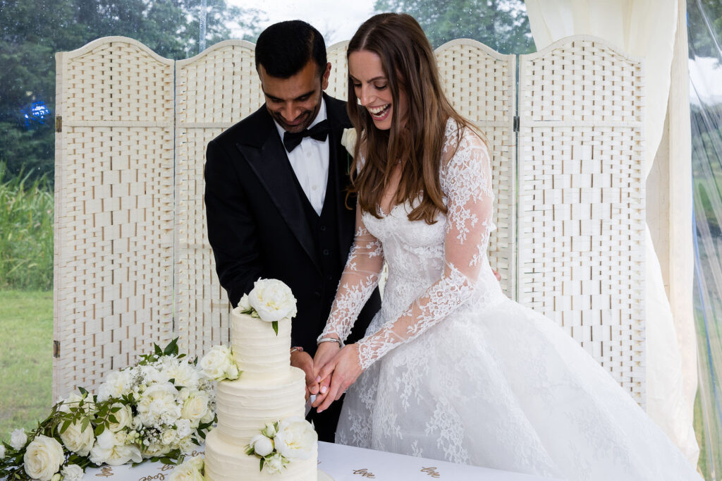 Ardington House wedding photo cutting cake